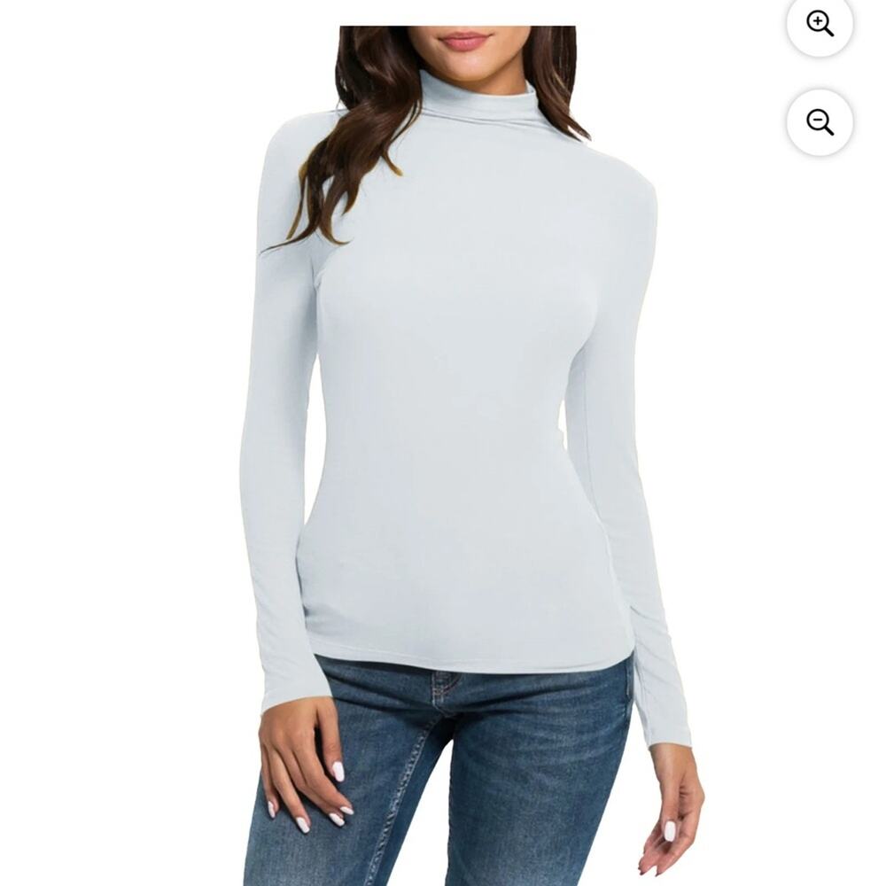 Melrose and Market Light Gray Long Sleeve Top